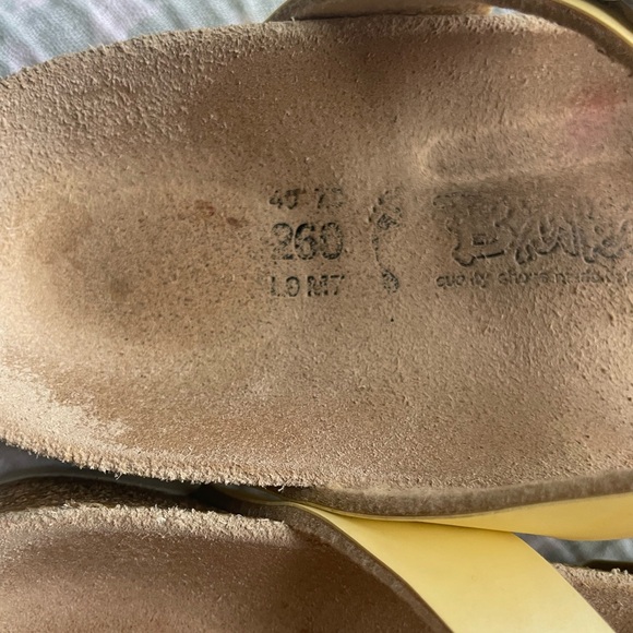 Birkies by Birkenstock Pale Yellow Slide Sandals. Size 9.5. EU Size 40 - Picture 3 of 5